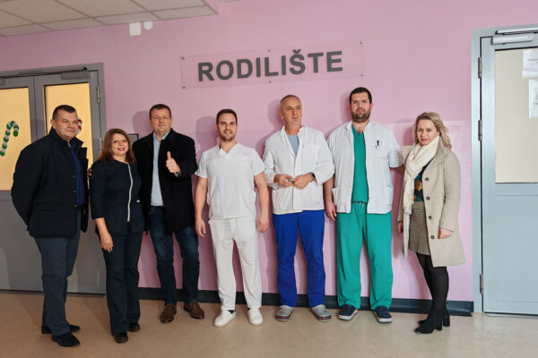Gradonačelnik Ivica Kirin darivao malenog Jana, prvog Virovitičanina rođenog u 2025. godini 4 IMG 20250102 122158