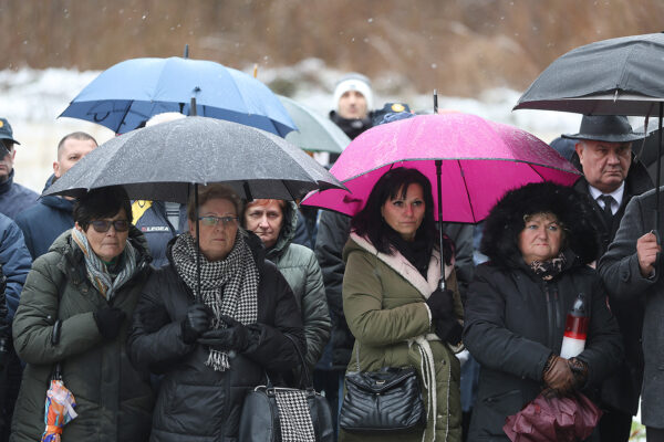 Komemoracijom u Brusniku odali počast dvanaestorici poginulih hrvatskih branitelja, pripadnika slavne virovitičke 127. brigade 1 brusnik 11 1