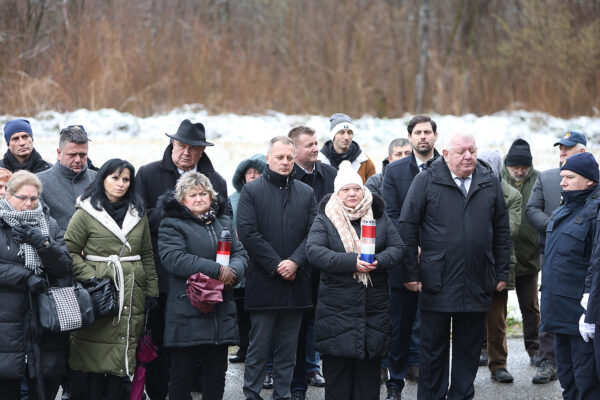 Komemoracijom u Brusniku odali počast dvanaestorici poginulih hrvatskih branitelja, pripadnika slavne virovitičke 127. brigade 22 brusnik 206 1