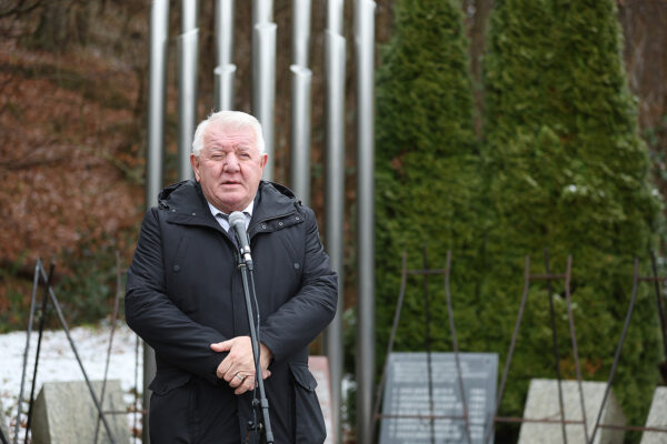 Komemoracijom u Brusniku odali počast dvanaestorici poginulih hrvatskih branitelja, pripadnika slavne virovitičke 127. brigade 23 brusnik 218 1