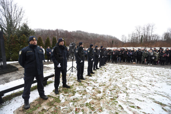 Komemoracijom u Brusniku odali počast dvanaestorici poginulih hrvatskih branitelja, pripadnika slavne virovitičke 127. brigade 24 brusnik 228 1