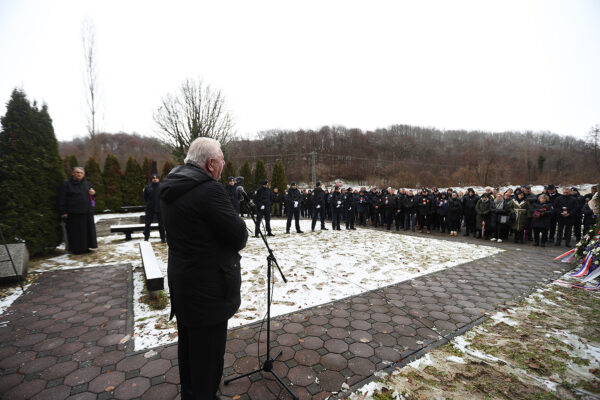 Komemoracijom u Brusniku odali počast dvanaestorici poginulih hrvatskih branitelja, pripadnika slavne virovitičke 127. brigade 25 brusnik 231 1