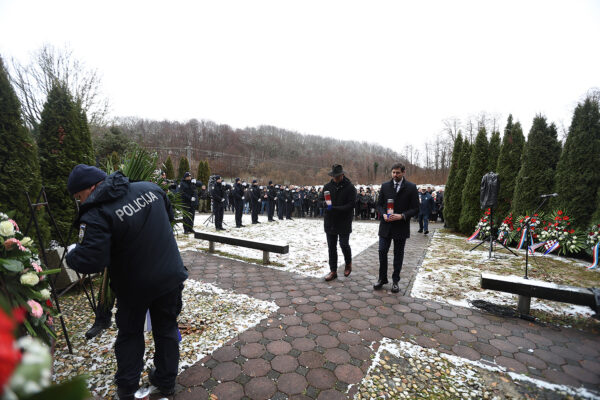 Komemoracijom u Brusniku odali počast dvanaestorici poginulih hrvatskih branitelja, pripadnika slavne virovitičke 127. brigade 30 brusnik 270 1