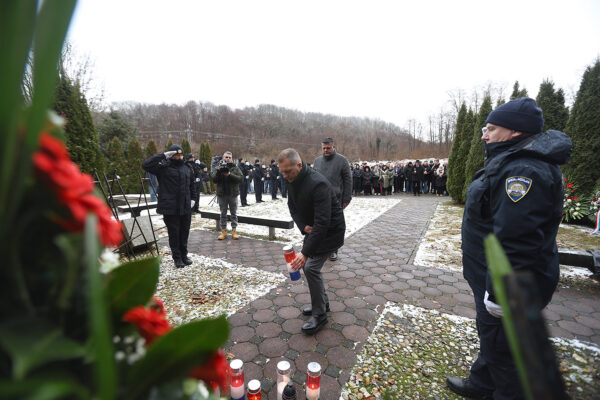 Komemoracijom u Brusniku odali počast dvanaestorici poginulih hrvatskih branitelja, pripadnika slavne virovitičke 127. brigade 33 brusnik 309 1