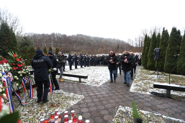 Komemoracijom u Brusniku odali počast dvanaestorici poginulih hrvatskih branitelja, pripadnika slavne virovitičke 127. brigade 46 brusnik 374 1