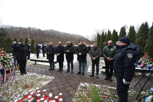 Komemoracijom u Brusniku odali počast dvanaestorici poginulih hrvatskih branitelja, pripadnika slavne virovitičke 127. brigade 47 brusnik 377 1