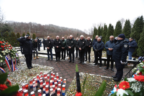 Komemoracijom u Brusniku odali počast dvanaestorici poginulih hrvatskih branitelja, pripadnika slavne virovitičke 127. brigade 48 brusnik 393 1
