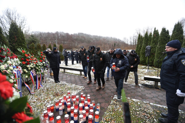 Komemoracijom u Brusniku odali počast dvanaestorici poginulih hrvatskih branitelja, pripadnika slavne virovitičke 127. brigade 49 brusnik 398 1
