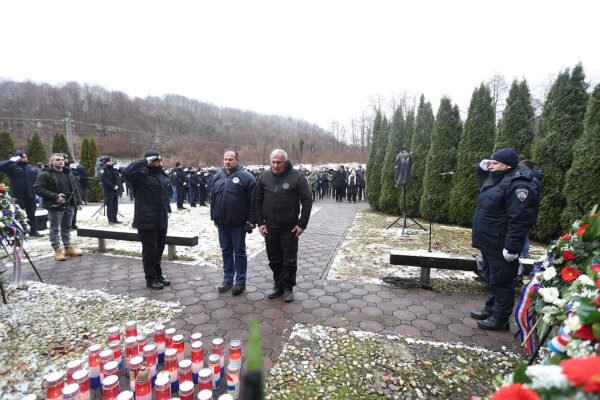 Komemoracijom u Brusniku odali počast dvanaestorici poginulih hrvatskih branitelja, pripadnika slavne virovitičke 127. brigade 51 brusnik 405 1