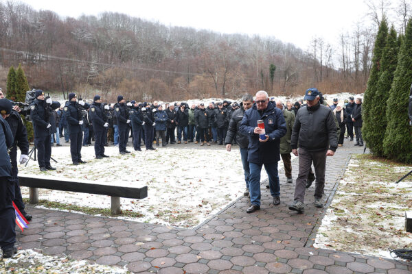 Komemoracijom u Brusniku odali počast dvanaestorici poginulih hrvatskih branitelja, pripadnika slavne virovitičke 127. brigade 52 brusnik 411 1