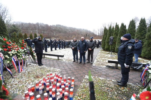 Komemoracijom u Brusniku odali počast dvanaestorici poginulih hrvatskih branitelja, pripadnika slavne virovitičke 127. brigade 53 brusnik 413 1