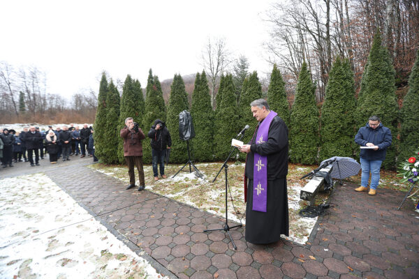 Komemoracijom u Brusniku odali počast dvanaestorici poginulih hrvatskih branitelja, pripadnika slavne virovitičke 127. brigade 54 brusnik 421 1