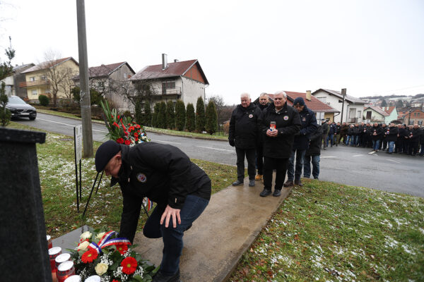 Komemoracijom u Brusniku odali počast dvanaestorici poginulih hrvatskih branitelja, pripadnika slavne virovitičke 127. brigade 64 brusnik 479 1
