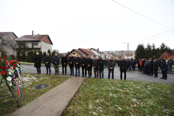 Komemoracijom u Brusniku odali počast dvanaestorici poginulih hrvatskih branitelja, pripadnika slavne virovitičke 127. brigade 70 brusnik 500 1