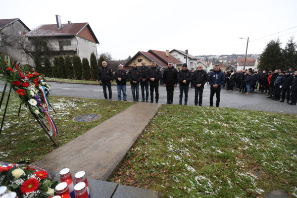 Komemoracijom u Brusniku odali počast dvanaestorici poginulih hrvatskih branitelja, pripadnika slavne virovitičke 127. brigade 72 brusnik 512 1