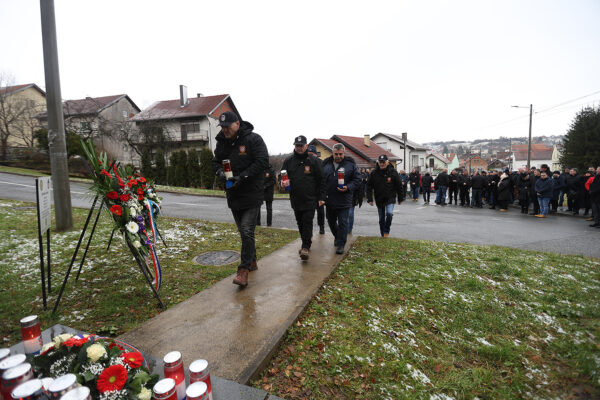 Komemoracijom u Brusniku odali počast dvanaestorici poginulih hrvatskih branitelja, pripadnika slavne virovitičke 127. brigade 73 brusnik 516 1