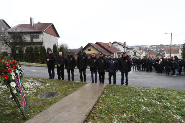 Komemoracijom u Brusniku odali počast dvanaestorici poginulih hrvatskih branitelja, pripadnika slavne virovitičke 127. brigade 74 brusnik 517 1