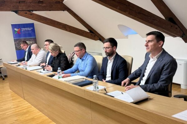 Infrastrukturni projekti, poduzetničke zone i socijalne naknade glavne teme sjednice Gradskog vijeća 5 Dizajn bez naslova 6