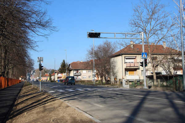 Radovi u Ulici Zbora narodne garde: Novi nogostup s obje strane ulice, semafor i pješački prijelazi 4 IMG 0369