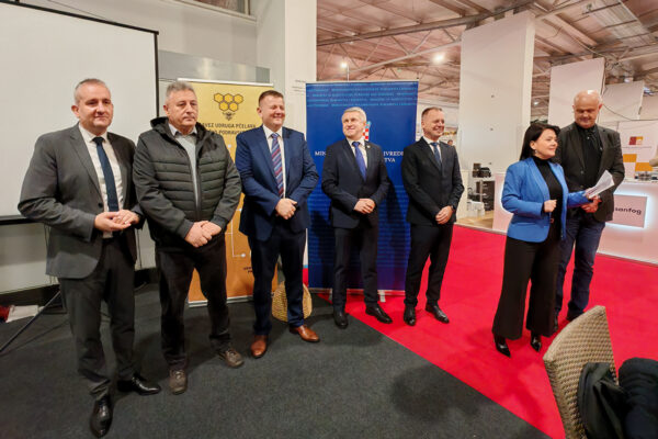 Viroexpo 2025: Klinceze i klinci iz virovitičkih „Brlića“ na „Mednom doručku“ kušali prvoklasan med naših pčelara 9 IMG 20250214 083924