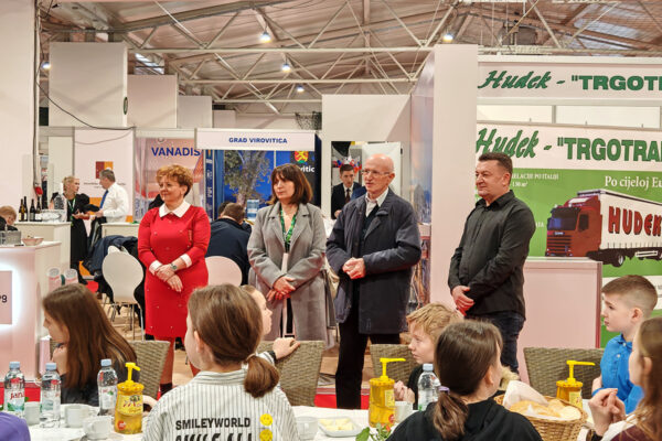 Viroexpo 2025: Klinceze i klinci iz virovitičkih „Brlića“ na „Mednom doručku“ kušali prvoklasan med naših pčelara 13 IMG 20250214 084057