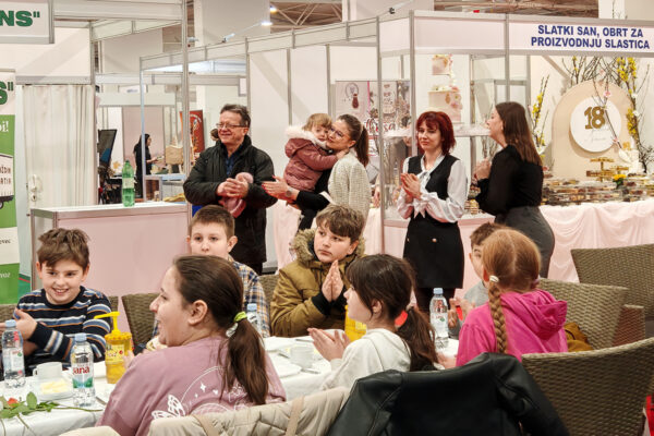 Viroexpo 2025: Klinceze i klinci iz virovitičkih „Brlića“ na „Mednom doručku“ kušali prvoklasan med naših pčelara 14 IMG 20250214 084105 edit 245426558523042