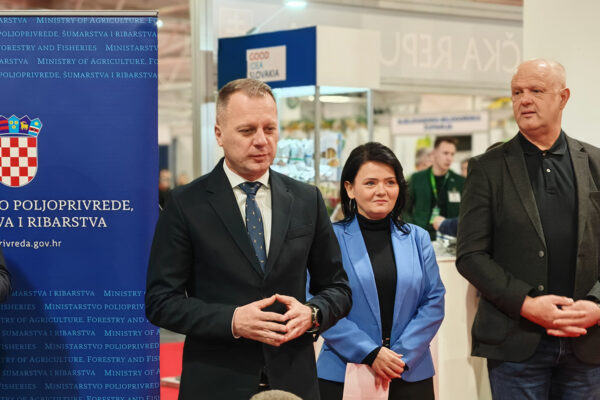 Viroexpo 2025: Klinceze i klinci iz virovitičkih „Brlića“ na „Mednom doručku“ kušali prvoklasan med naših pčelara 15 IMG 20250214 084419 edit 245397767814511