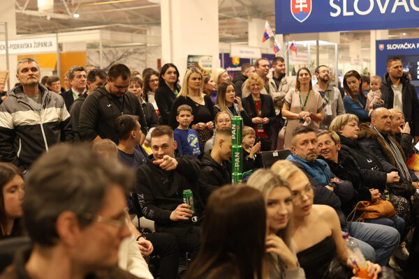Viroexpo 2025: Donna Dalia Rajnović i Jakov Kosanović pobjednici natjecanja u izradi večernjih svečanih i modernih frizura 4 frizure dva 34