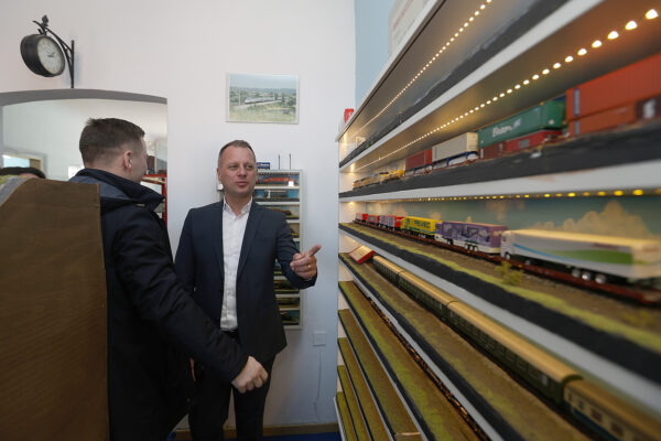 Velika ulaganja u željezničku infrastrukturu: Potpredsjednik Vlade i ministar Oleg Butković obišao obnovljenu zgradu Željezničkog kolodvora u Virovitici 37 481515450 1062757985880655 6118635251054121827 n
