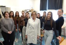 Gavez i druge tajne iz prošlosti: Učenice IOŠ Virovitica stvaraju kozmetičke proizvode prema recepturi naših starih