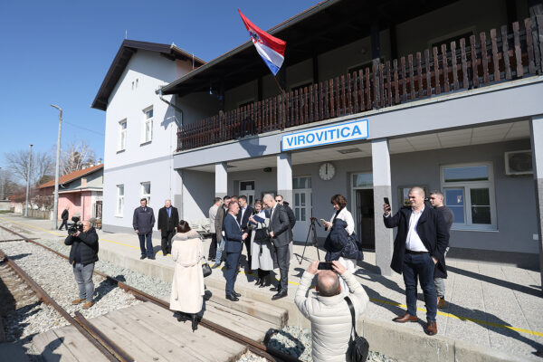 Velika ulaganja u željezničku infrastrukturu: Potpredsjednik Vlade i ministar Oleg Butković obišao obnovljenu zgradu Željezničkog kolodvora u Virovitici 19 kolodvor vtc 26