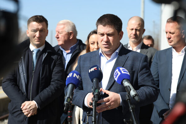 Velika ulaganja u željezničku infrastrukturu: Potpredsjednik Vlade i ministar Oleg Butković obišao obnovljenu zgradu Željezničkog kolodvora u Virovitici 27 kolodvor vtc 48