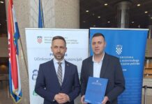 Ministar Marin Piletić Gradskom društvu Crvenog križa Virovitica uručio ugovor za Poziv „Inovativne socijalne usluge – Odmor od skrbi“