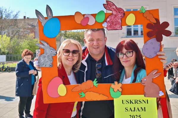 Više od tisuću pisanica u samom središtu Virovitice: Još jedan Uskrsni sajam razveselio sve generacije 8 490343827 1073777798115568 4118502231898156198 n