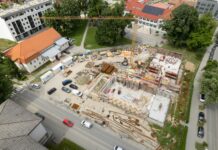 Nova škola s ljetnom pozornicom na lokaciji nekadašnje glazbene škole