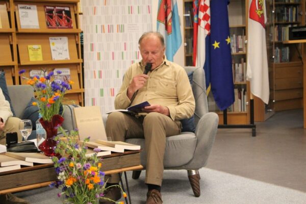 U Gradskoj knjižnici i čitaonici Virovitica Matica umirovljeničkih udruga održala poetsko-glazbenu večer “Lijepa li si” 7 IMG 3476 Custom