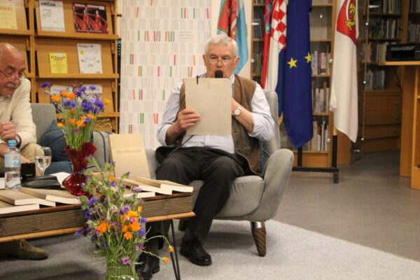 U Gradskoj knjižnici i čitaonici Virovitica Matica umirovljeničkih udruga održala poetsko-glazbenu večer “Lijepa li si” 22 IMG 3593 Custom