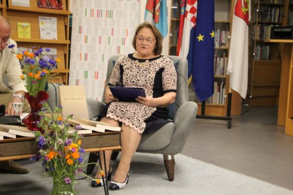 U Gradskoj knjižnici i čitaonici Virovitica Matica umirovljeničkih udruga održala poetsko-glazbenu večer “Lijepa li si” 25 IMG 3631 Custom