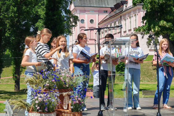 Najveći susret bibliobusa u povijesti Hrvatske: Virovitica domaćin 17. Konferencije o pokretnim knjižnicama i 11. Festivala bibliobusa 21 504203746 1114557127370968 7785085168670801764 n