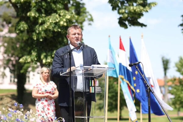 Najveći susret bibliobusa u povijesti Hrvatske: Virovitica domaćin 17. Konferencije o pokretnim knjižnicama i 11. Festivala bibliobusa 22 504294798 1114557010704313 454598429033332275 n