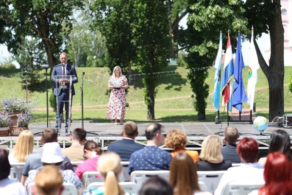 Najveći susret bibliobusa u povijesti Hrvatske: Virovitica domaćin 17. Konferencije o pokretnim knjižnicama i 11. Festivala bibliobusa 38 504324730 1114557234037624 7454655071105993619 n
