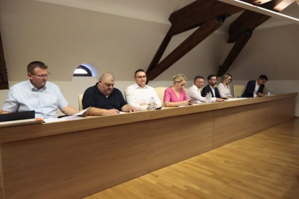 Gradsko vijeće: Na “aktualcu” naglasak na raspodjeli poljoprivrednog zemljišta, bazenu, osnivanju javne ustanove za razvoj turizma i sporta 6 Bez naslova 1000 x 666 piks. 3 1