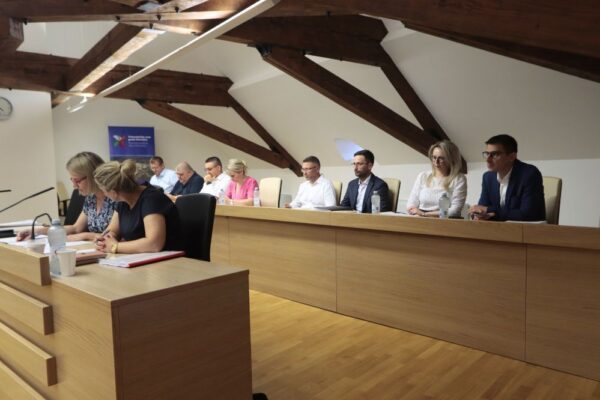 Gradsko vijeće: Na “aktualcu” naglasak na raspodjeli poljoprivrednog zemljišta, bazenu, osnivanju javne ustanove za razvoj turizma i sporta 5 Bez naslova 1000 x 666 piks. 4