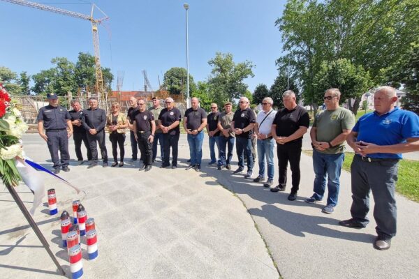 JAKE SNAGE MUP-A Interventni policajci PU virovitičko-podravske osvojili srebro, turnir okupio čak 25 ekipa 27 Foto 99