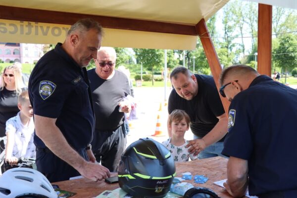 Sigurnost na dva kotača: Virovitička šetnica pretvorena u poligon sigurne vožnje “Kaciga glavu čuva” 37 IMG 0259