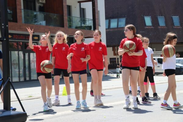 Sportski desert za kraj: Košarka i rukomet začinili posljednji dan Street Food Weekenda 23 IMG 0858