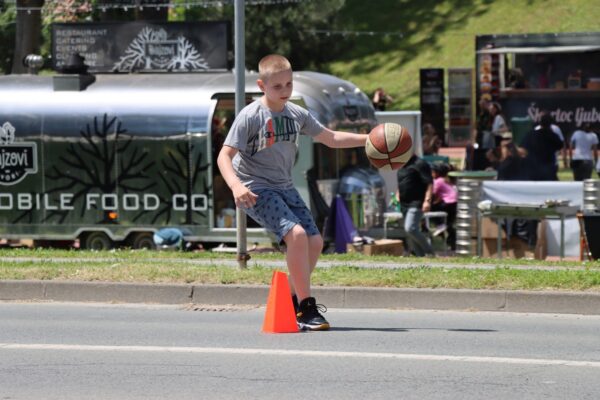 Sportski desert za kraj: Košarka i rukomet začinili posljednji dan Street Food Weekenda 1 IMG 1055