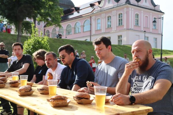 Vatreno natjecanje na Street Food Weekendu: Goran Lovrić prvi pojeo sve ljute specijalitete, Fajnšmekerski burger proglašen najboljim jelom 9 IMG 1948 1
