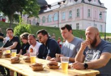 Vatreno natjecanje na Street Food Weekendu: Goran Lovrić prvi pojeo sve ljute specijalitete, Fajnšmekerski burger proglašen najboljim jelom