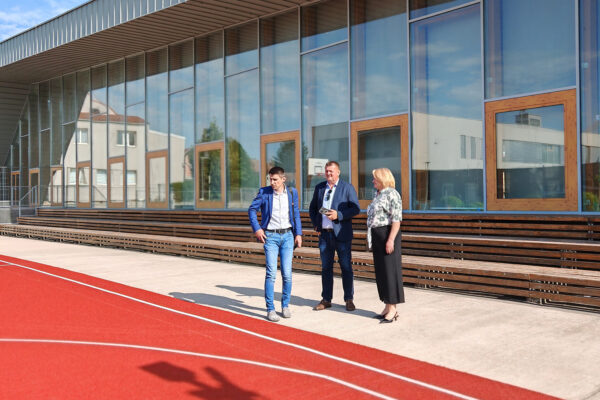 OŠ Vladimir Nazor ima novo moderno košarkaško igralište s tartan podlogom 2 IMG 20250603 082826
